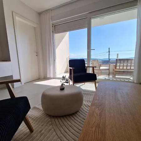 Апартаменты Sea Stone Sea-view With Private Garden & Terrace Каштела