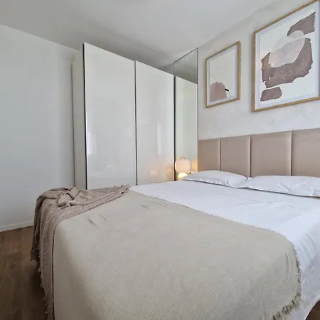 Апартаменты Sea Stone Sea-view With Private Garden & Terrace *